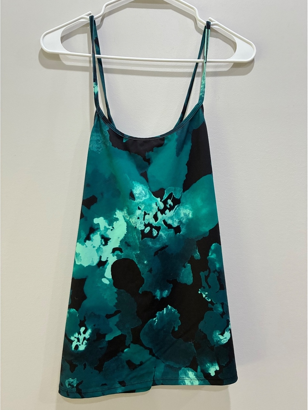 Fabletics Women's Medium Green and Black Abstract Pattern Tank Top
